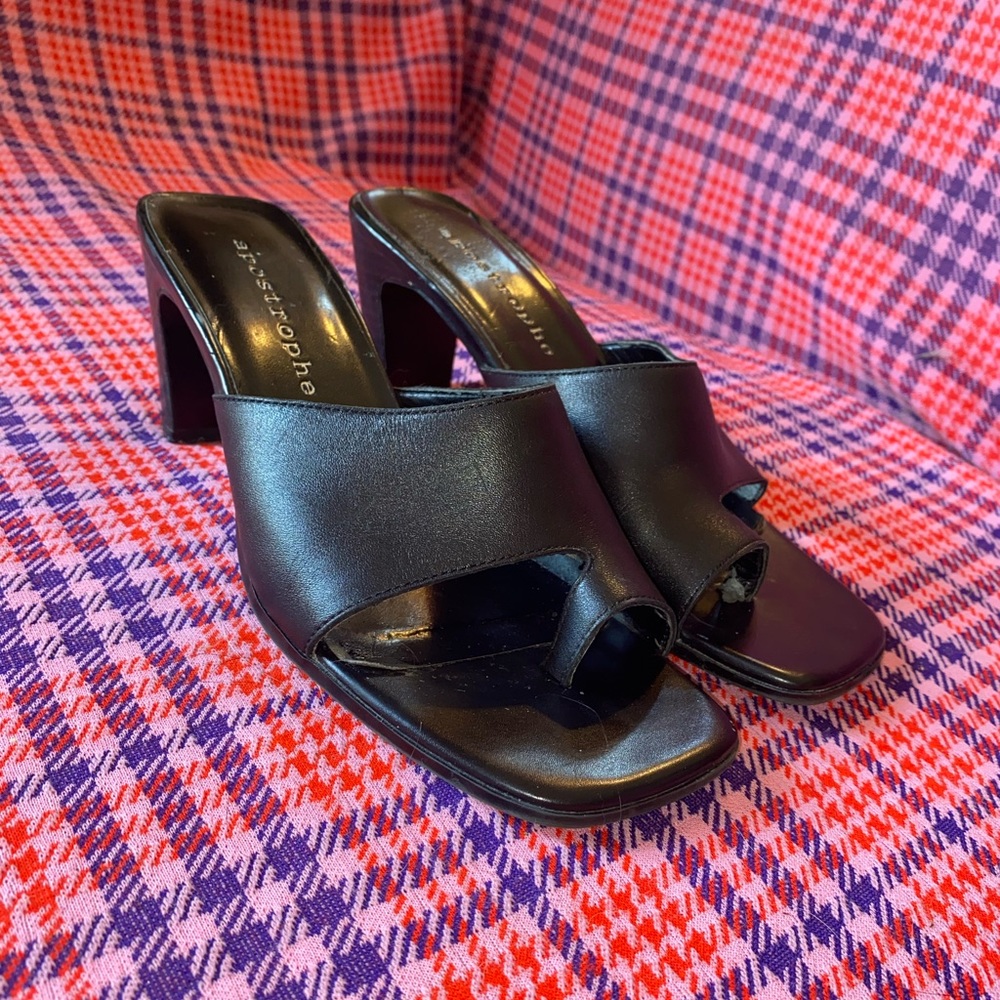 🌈 Cut out black leather sandal slides Apostrophe
